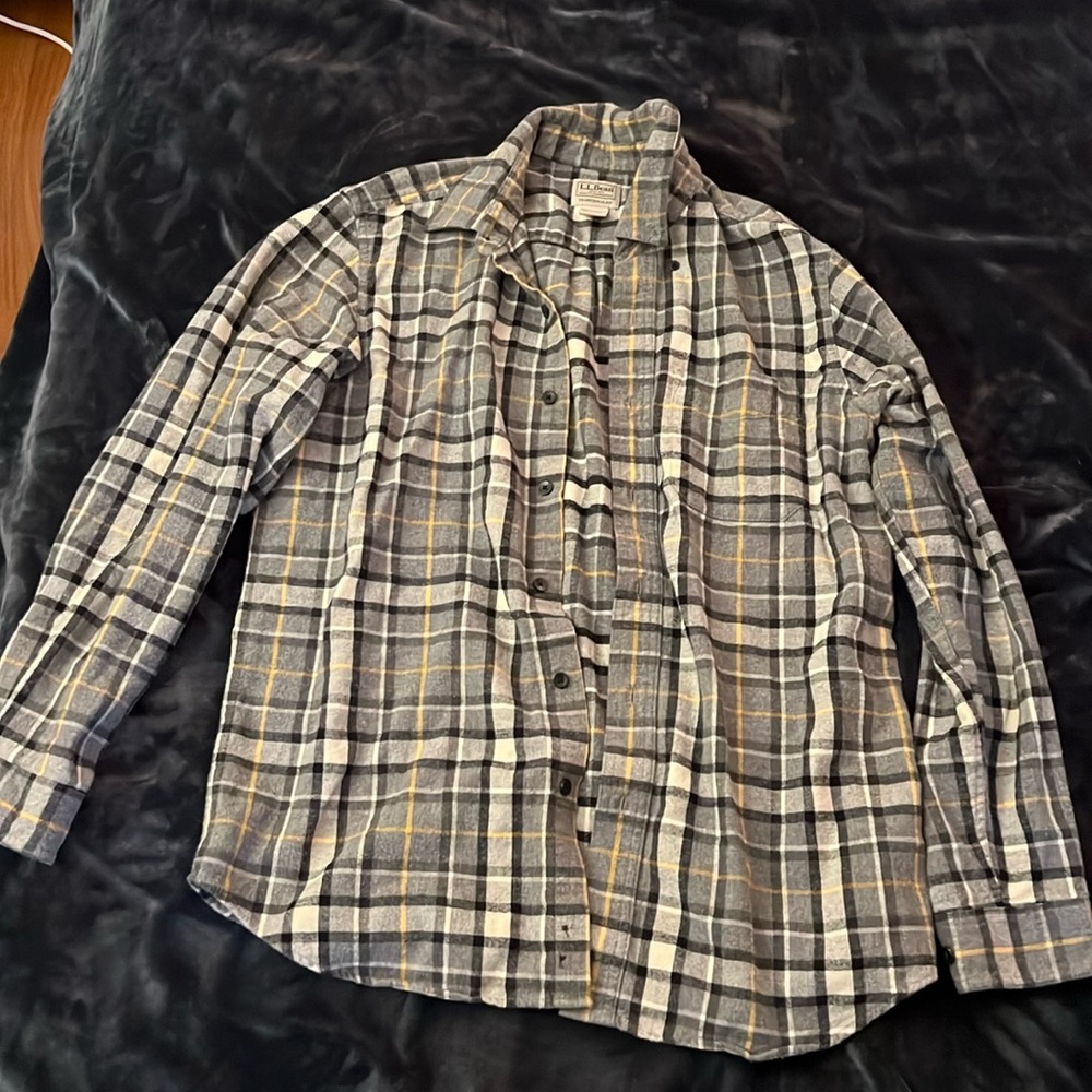 Men’s Flannel, LL BEAN. Medium. Gray with some yellow stripes.